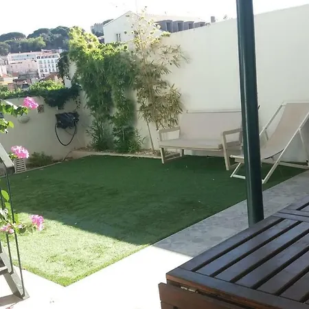Garden W/sao Jorge Castle & Graca View Lisbon